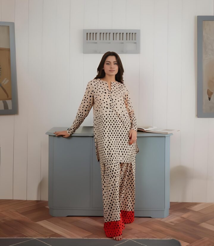 Elegant Loungewear Set in Soft BSY Crepe with Polka Dot Print and Contrast Cuffs