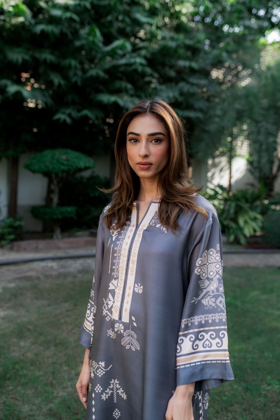 Elegant Blended Cotton Satin Kurta in Charcoal Grey with Intricate Embroidery