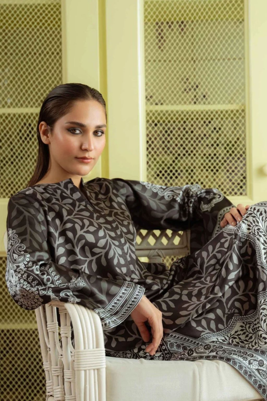 Elegant Black and Grey Cotton Satin Blend Kurta with Soft Crepe Pants